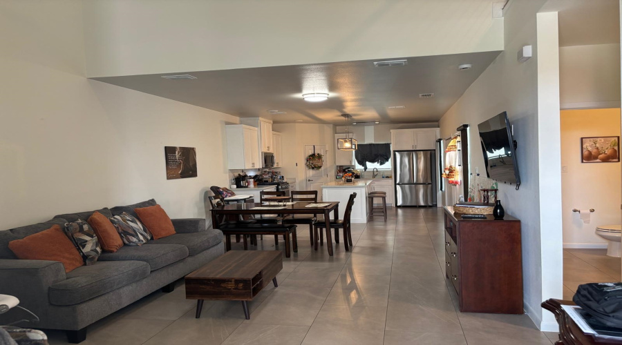 5423 Capilla St., Laredo, Texas 78046, 3 Bedrooms Bedrooms, 6 Rooms Rooms,2 BathroomsBathrooms,Residential,For Sale,5423 Capilla St.,20262502