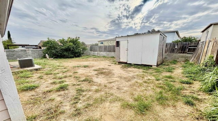 3106 St Isaac Lp, Laredo, Texas 78046, 3 Bedrooms Bedrooms, 5 Rooms Rooms,2 BathroomsBathrooms,Residential,For Sale,3106 St Isaac Lp,20262503