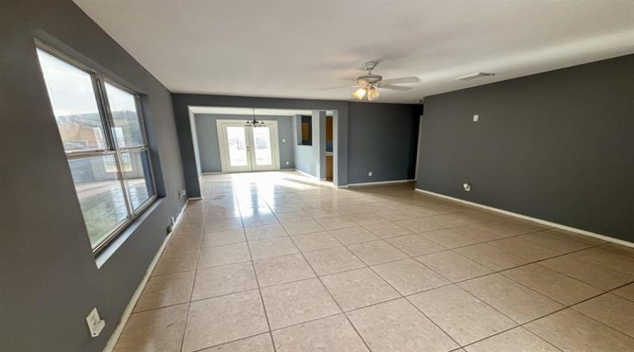 3106 St Isaac Lp, Laredo, Texas 78046, 3 Bedrooms Bedrooms, 5 Rooms Rooms,2 BathroomsBathrooms,Residential,For Sale,3106 St Isaac Lp,20262503