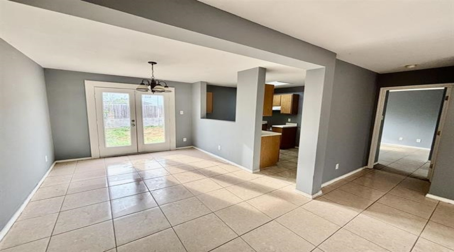 3106 St Isaac Lp, Laredo, Texas 78046, 3 Bedrooms Bedrooms, 5 Rooms Rooms,2 BathroomsBathrooms,Residential,For Sale,3106 St Isaac Lp,20262503