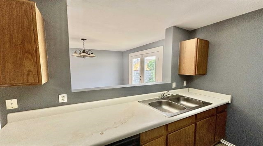 3106 St Isaac Lp, Laredo, Texas 78046, 3 Bedrooms Bedrooms, 5 Rooms Rooms,2 BathroomsBathrooms,Residential,For Sale,3106 St Isaac Lp,20262503