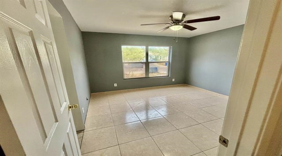 3106 St Isaac Lp, Laredo, Texas 78046, 3 Bedrooms Bedrooms, 5 Rooms Rooms,2 BathroomsBathrooms,Residential,For Sale,3106 St Isaac Lp,20262503