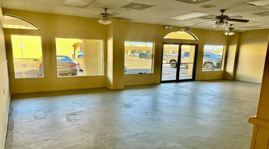 502 W Calton Rd, Laredo, Texas 78041, 1 Room Rooms,1 BathroomBathrooms,Commercial retail/office,For Rent,502 W Calton Rd,20262504