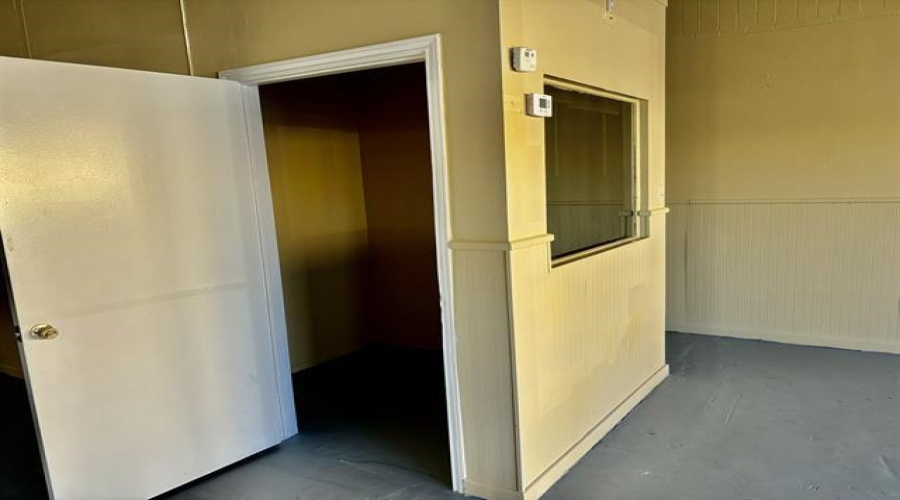 502 W Calton Rd, Laredo, Texas 78041, 1 Room Rooms,1 BathroomBathrooms,Commercial retail/office,For Rent,502 W Calton Rd,20262504