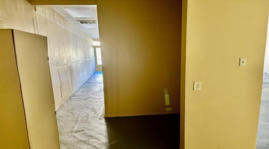 502 W Calton Rd, Laredo, Texas 78041, 1 Room Rooms,1 BathroomBathrooms,Commercial retail/office,For Rent,502 W Calton Rd,20262504