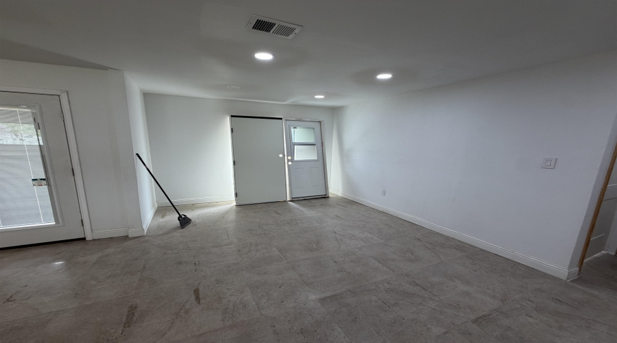 18209 FM 1472, LAREDO, Texas 78045-7919, 1 Room Rooms,3 BathroomsBathrooms,Commercial retail/office,For Rent,18209 FM 1472,20262505
