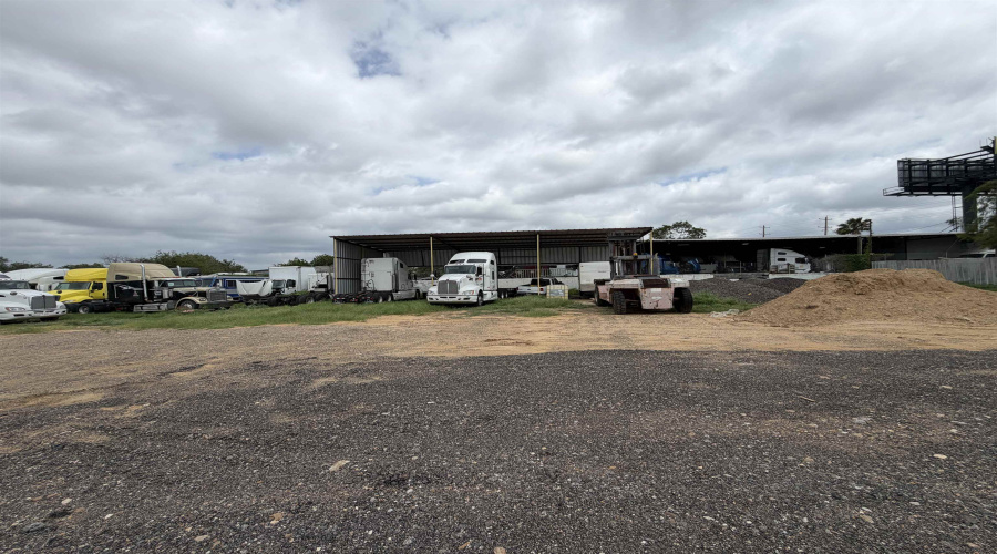 18209 FM 1472, LAREDO, Texas 78045-7919, 1 Room Rooms,3 BathroomsBathrooms,Commercial retail/office,For Rent,18209 FM 1472,20262505