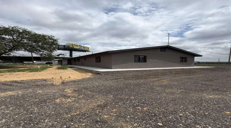 18209 FM 1472, LAREDO, Texas 78045-7919, 1 Room Rooms,3 BathroomsBathrooms,Commercial retail/office,For Rent,18209 FM 1472,20262505