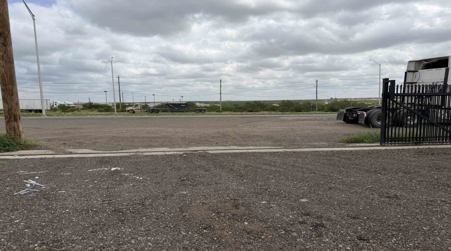 18209 FM 1472, LAREDO, Texas 78045-7919, 1 Room Rooms,3 BathroomsBathrooms,Commercial retail/office,For Rent,18209 FM 1472,20262505