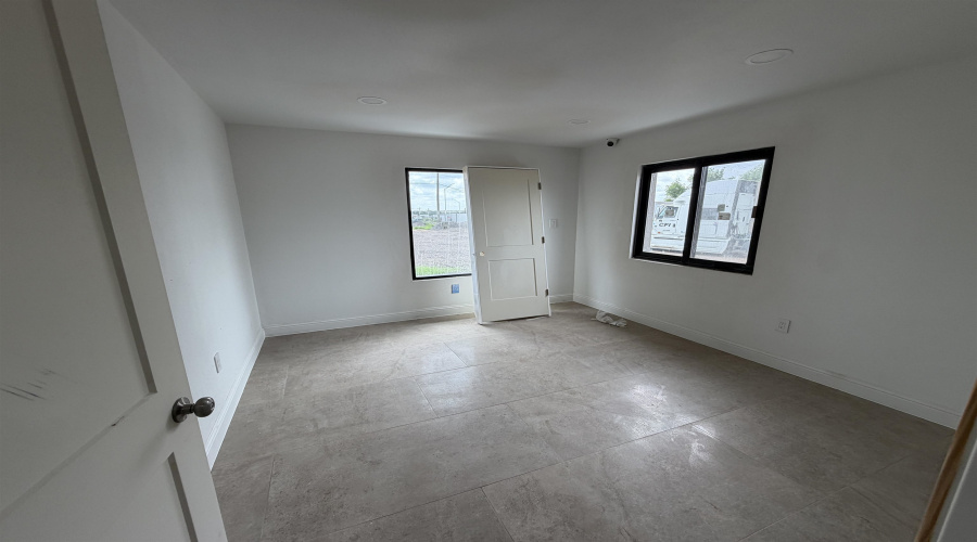 18209 FM 1472, LAREDO, Texas 78045-7919, 1 Room Rooms,3 BathroomsBathrooms,Commercial retail/office,For Rent,18209 FM 1472,20262505