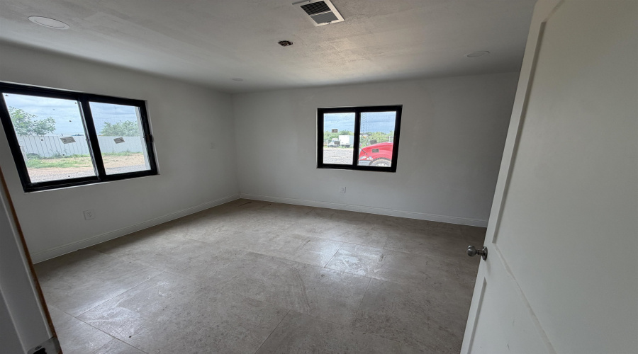 18209 FM 1472, LAREDO, Texas 78045-7919, 1 Room Rooms,3 BathroomsBathrooms,Commercial retail/office,For Rent,18209 FM 1472,20262505