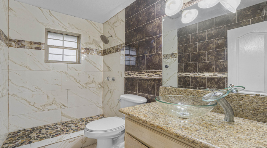 241 North Beach Ln, Laredo, Texas 78041, 4 Bedrooms Bedrooms, 7 Rooms Rooms,3 BathroomsBathrooms,Residential,For Sale,241 North Beach Ln,20255290