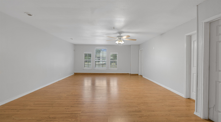 241 North Beach Ln, Laredo, Texas 78041, 4 Bedrooms Bedrooms, 7 Rooms Rooms,3 BathroomsBathrooms,Residential,For Sale,241 North Beach Ln,20255290
