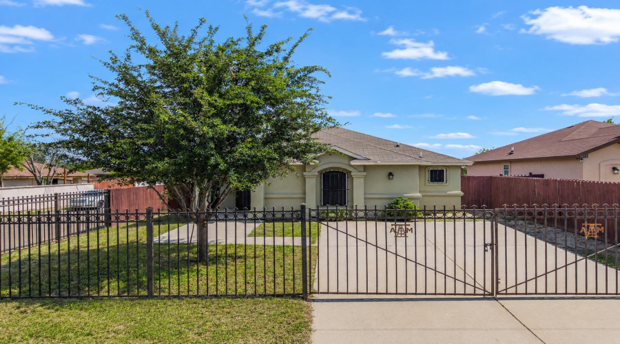 3219 Galveston St, Laredo, Texas 78043, 3 Bedrooms Bedrooms, 3 Rooms Rooms,2 BathroomsBathrooms,Residential,For Rent,3219 Galveston St,20262507