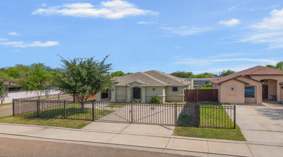 3219 Galveston St, Laredo, Texas 78043, 3 Bedrooms Bedrooms, 3 Rooms Rooms,2 BathroomsBathrooms,Residential,For Rent,3219 Galveston St,20262507