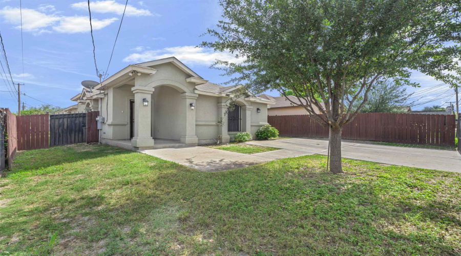 3219 Galveston St, Laredo, Texas 78043, 3 Bedrooms Bedrooms, 3 Rooms Rooms,2 BathroomsBathrooms,Residential,For Rent,3219 Galveston St,20262507