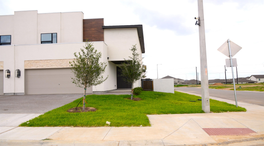 1027 Yellow Birch Dr., LAREDO, Texas 78045, 3 Bedrooms Bedrooms, 4 Rooms Rooms,2 BathroomsBathrooms,Residential,For Sale,1027 Yellow Birch Dr.,20262508