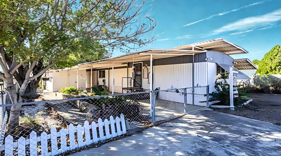 100 Blossum Blvd., ZAPATA, Texas 78076, 2 Bedrooms Bedrooms, 4 Rooms Rooms,1 BathroomBathrooms,Residential,For Sale,100 Blossum Blvd.,20262509