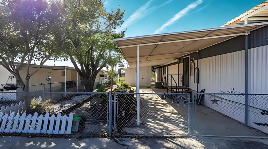 100 Blossum Blvd., ZAPATA, Texas 78076, 2 Bedrooms Bedrooms, 4 Rooms Rooms,1 BathroomBathrooms,Residential,For Sale,100 Blossum Blvd.,20262509