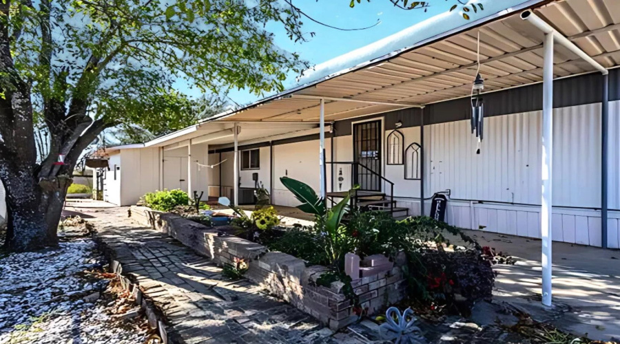 100 Blossum Blvd., ZAPATA, Texas 78076, 2 Bedrooms Bedrooms, 4 Rooms Rooms,1 BathroomBathrooms,Residential,For Sale,100 Blossum Blvd.,20262509
