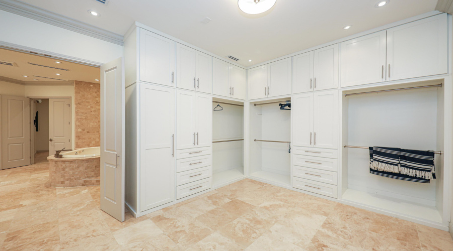 3002 Swift Dr, LAREDO, Texas 78041, 4 Bedrooms Bedrooms, 11 Rooms Rooms,5 BathroomsBathrooms,Residential,For Sale,3002 Swift Dr,20260103