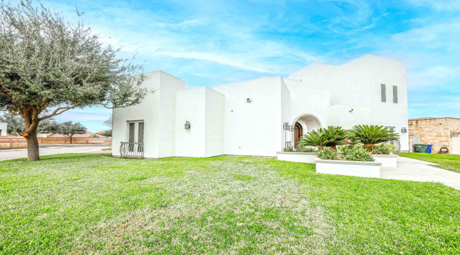 3002 Swift Dr, LAREDO, Texas 78041, 4 Bedrooms Bedrooms, 11 Rooms Rooms,5 BathroomsBathrooms,Residential,For Sale,3002 Swift Dr,20260103