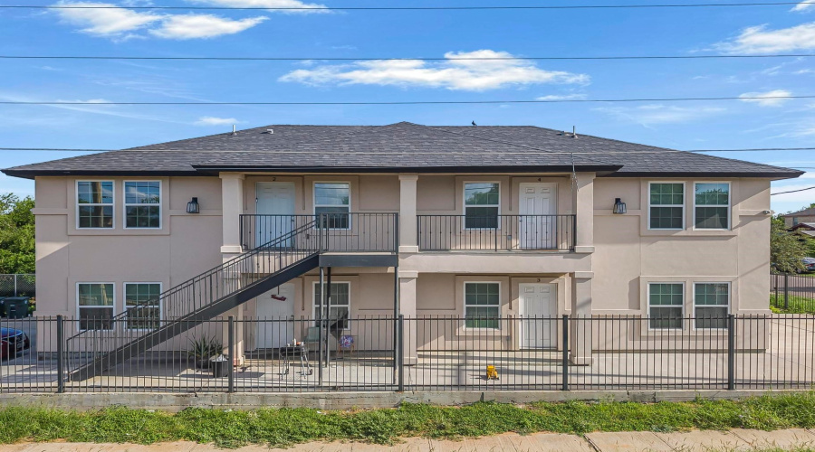 3301 S Louisiana Ave, Laredo, Texas 78046, ,Multi-family,For Sale,3301 S Louisiana Ave,20262520
