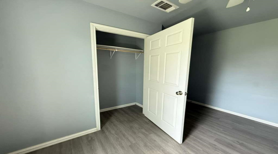 1755 N 7th St, Crystal City, Texas 78839, 3 Bedrooms Bedrooms, 3 Rooms Rooms,1 BathroomBathrooms,Residential,For Rent,1755 N 7th St,20262523