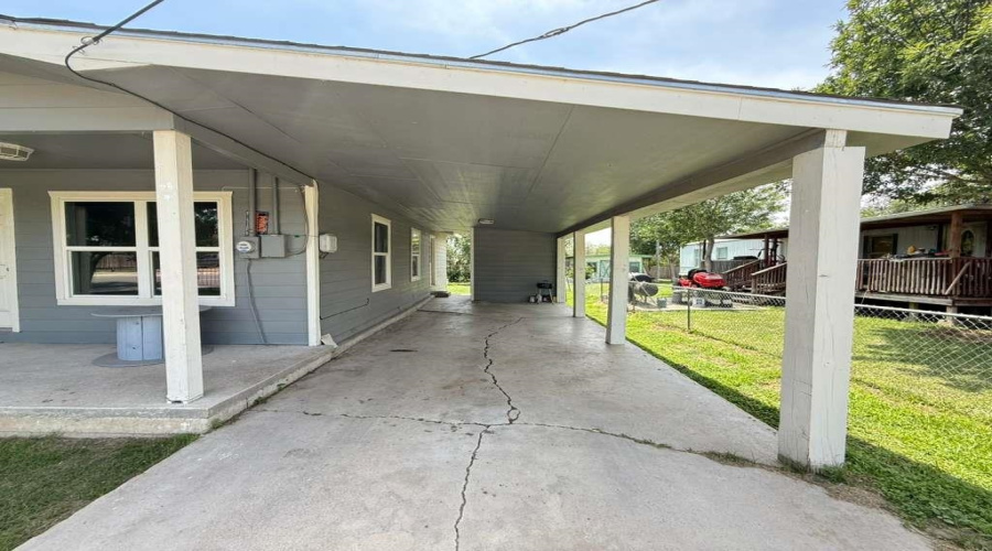 1755 N 7th St, Crystal City, Texas 78839, 3 Bedrooms Bedrooms, 3 Rooms Rooms,1 BathroomBathrooms,Residential,For Rent,1755 N 7th St,20262523