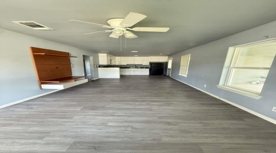 1755 N 7th St, Crystal City, Texas 78839, 3 Bedrooms Bedrooms, 3 Rooms Rooms,1 BathroomBathrooms,Residential,For Rent,1755 N 7th St,20262523