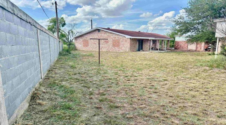 2061 Retama Dr, Laredo, Texas 78076, 2 Bedrooms Bedrooms, 5 Rooms Rooms,1 BathroomBathrooms,Residential,For Sale,2061 Retama Dr,20262526