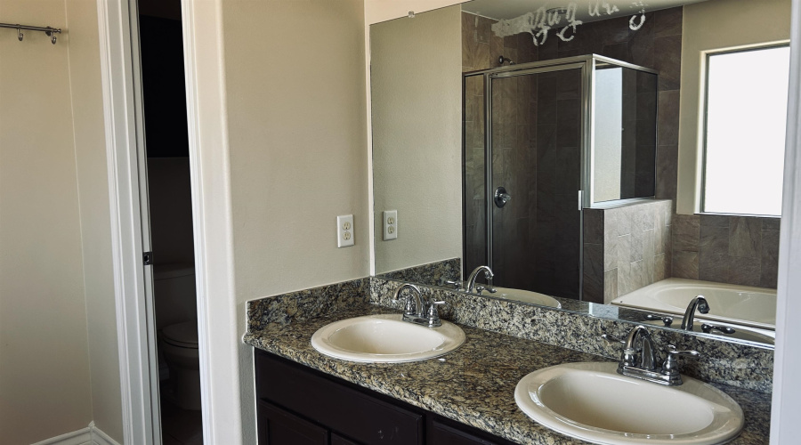 332 Silverleaf Oak Dr, Laredo, Texas 78045, 4 Bedrooms Bedrooms, 8 Rooms Rooms,3 BathroomsBathrooms,Residential,For Rent,332 Silverleaf Oak Dr,20262529