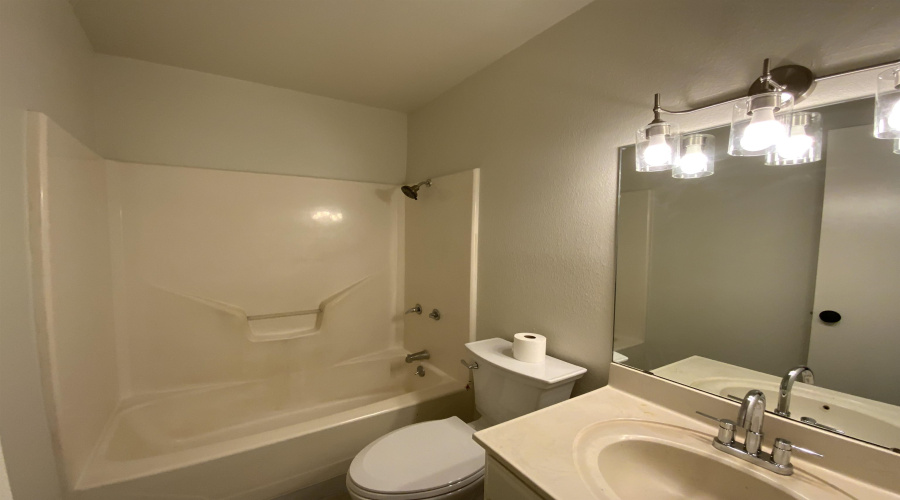 119 Tours Ln, Laredo, Texas 78045, 4 Bedrooms Bedrooms, 6 Rooms Rooms,3 BathroomsBathrooms,Residential,For Rent,119 Tours Ln,20262530