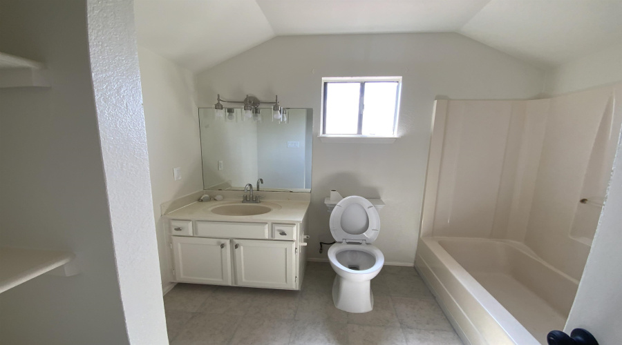 119 Tours Ln, Laredo, Texas 78045, 4 Bedrooms Bedrooms, 6 Rooms Rooms,3 BathroomsBathrooms,Residential,For Rent,119 Tours Ln,20262530