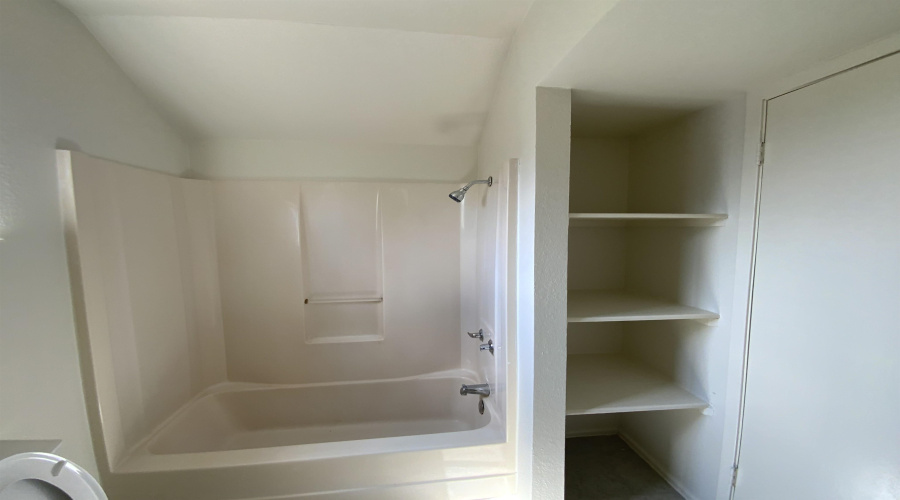 119 Tours Ln, Laredo, Texas 78045, 4 Bedrooms Bedrooms, 6 Rooms Rooms,3 BathroomsBathrooms,Residential,For Rent,119 Tours Ln,20262530