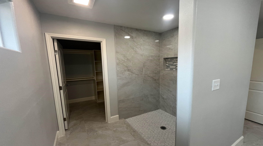 432 General Franco Dr, Laredo, Texas 78046, 4 Bedrooms Bedrooms, 6 Rooms Rooms,3 BathroomsBathrooms,Residential,For Sale,432 General Franco Dr,20262531