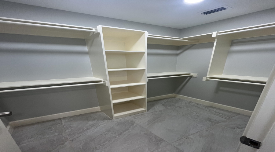 432 General Franco Dr, Laredo, Texas 78046, 4 Bedrooms Bedrooms, 6 Rooms Rooms,3 BathroomsBathrooms,Residential,For Sale,432 General Franco Dr,20262531