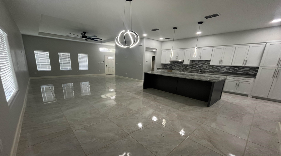 432 General Franco Dr, Laredo, Texas 78046, 4 Bedrooms Bedrooms, 6 Rooms Rooms,3 BathroomsBathrooms,Residential,For Sale,432 General Franco Dr,20262531