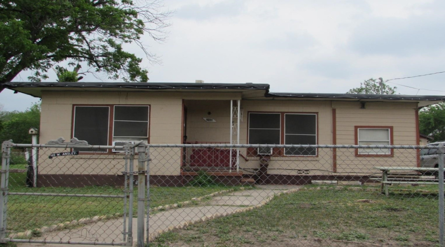 165 W Ansley St., San Antonio, Texas 78221, 2 Bedrooms Bedrooms, 4 Rooms Rooms,1 BathroomBathrooms,Residential,For Sale,165 W Ansley St.,20262532