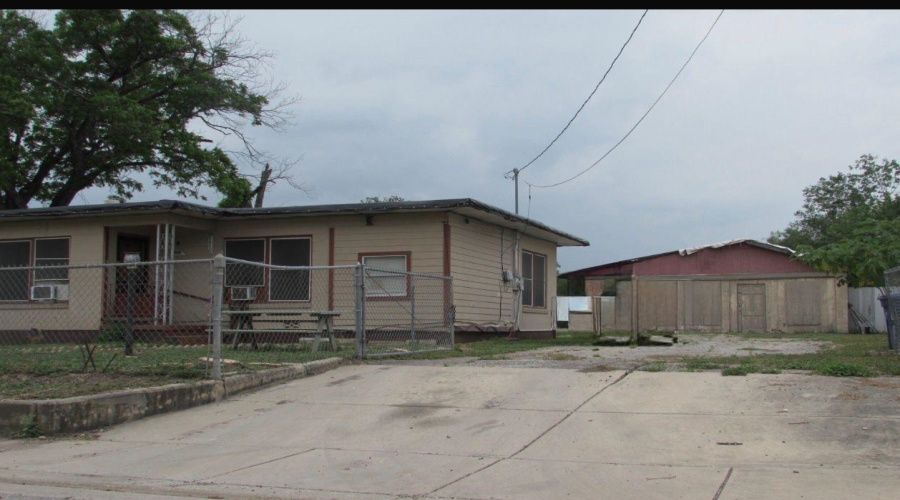 165 W Ansley St., San Antonio, Texas 78221, 2 Bedrooms Bedrooms, 4 Rooms Rooms,1 BathroomBathrooms,Residential,For Sale,165 W Ansley St.,20262532