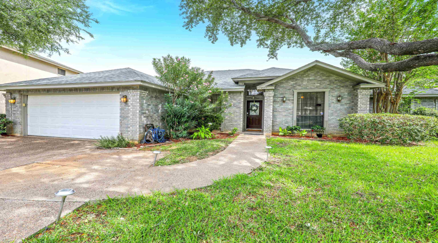 1207 Lyles Lp, Laredo, Texas 78045, 3 Bedrooms Bedrooms, 7 Rooms Rooms,2 BathroomsBathrooms,Residential,For Sale,1207 Lyles Lp,20262533