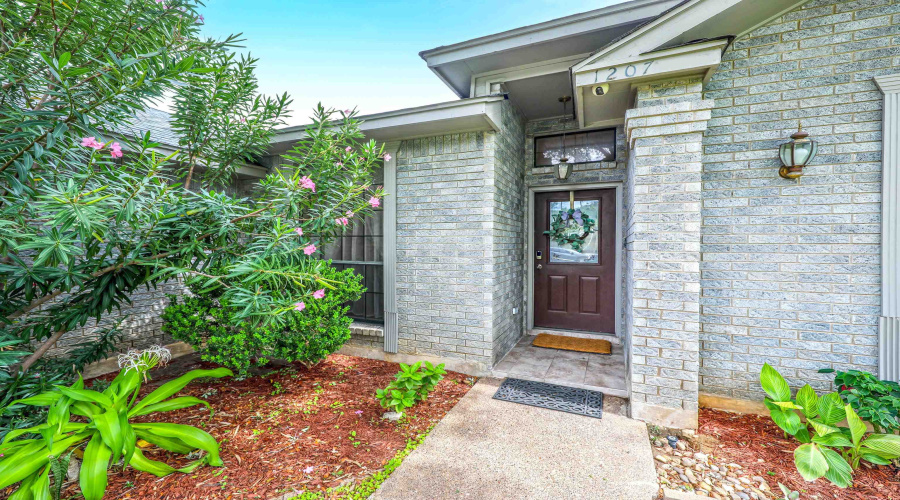 1207 Lyles Lp, Laredo, Texas 78045, 3 Bedrooms Bedrooms, 7 Rooms Rooms,2 BathroomsBathrooms,Residential,For Sale,1207 Lyles Lp,20262533