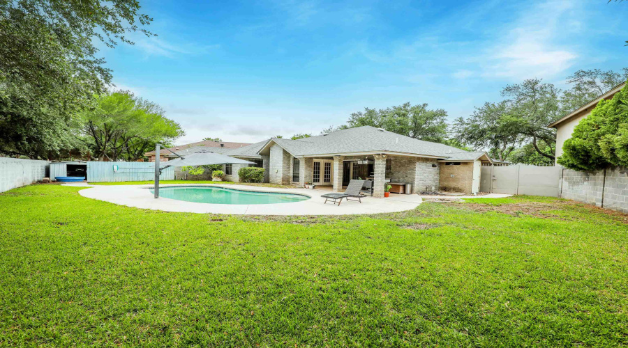 1207 Lyles Lp, Laredo, Texas 78045, 3 Bedrooms Bedrooms, 7 Rooms Rooms,2 BathroomsBathrooms,Residential,For Sale,1207 Lyles Lp,20262533