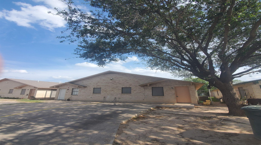 2515 Boston St, Laredo, Texas 78041, 4 Bedrooms Bedrooms, 6 Rooms Rooms,2 BathroomsBathrooms,Residential,For Rent,2515 Boston St,20262534