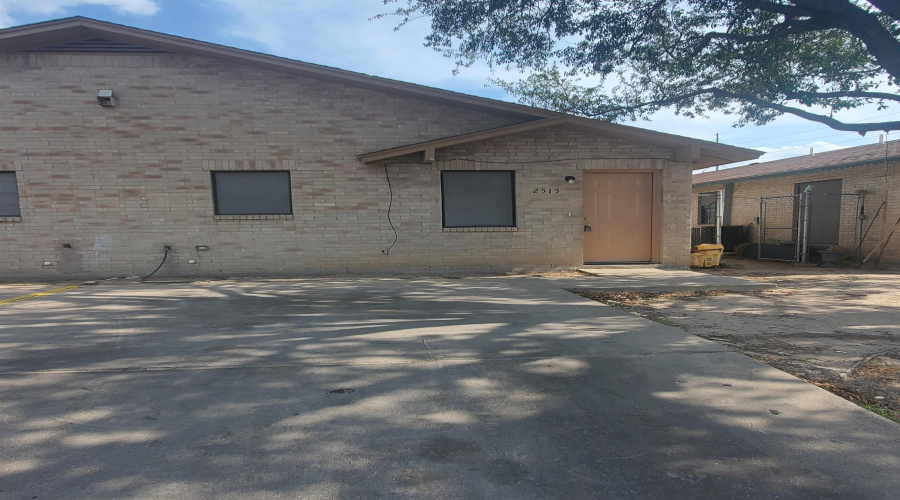 2515 Boston St, Laredo, Texas 78041, 4 Bedrooms Bedrooms, 6 Rooms Rooms,2 BathroomsBathrooms,Residential,For Rent,2515 Boston St,20262534