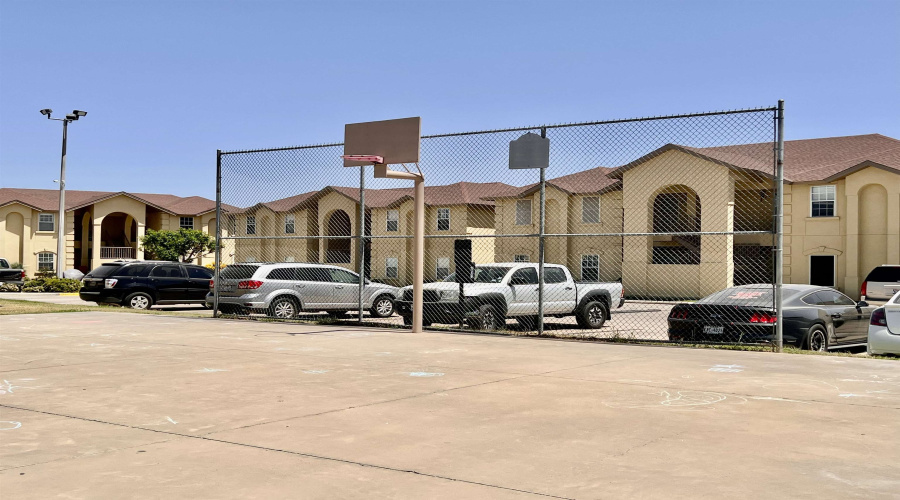 9804 Cantera Ct, LAREDO, Texas 78045, 2 Bedrooms Bedrooms, 5 Rooms Rooms,2 BathroomsBathrooms,Residential,For Rent,9804 Cantera Ct,20262536