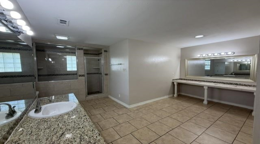 313 Potrero Ct, Laredo, Texas 78045, 4 Bedrooms Bedrooms, 7 Rooms Rooms,2 BathroomsBathrooms,Residential,For Rent,313 Potrero Ct,20262540