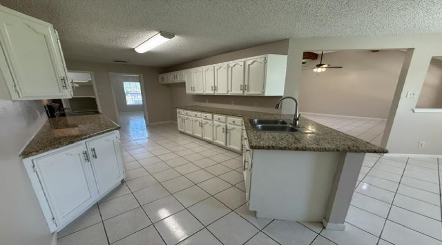 313 Potrero Ct, Laredo, Texas 78045, 4 Bedrooms Bedrooms, 7 Rooms Rooms,2 BathroomsBathrooms,Residential,For Rent,313 Potrero Ct,20262540