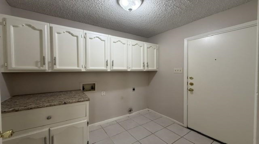 313 Potrero Ct, Laredo, Texas 78045, 4 Bedrooms Bedrooms, 7 Rooms Rooms,2 BathroomsBathrooms,Residential,For Rent,313 Potrero Ct,20262540