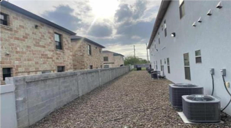 7608 Rocio Dr, Laredo, Texas 78041, 2 Bedrooms Bedrooms, 2 Rooms Rooms,2 BathroomsBathrooms,Residential,For Rent,7608 Rocio Dr,20262542